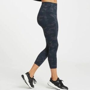SPANX "Look At Me Now" Cropped Seamless Black Camo Leggings XL FL3515